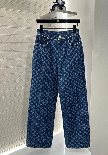 L 25 Jacquard denim jacket and trousers set.