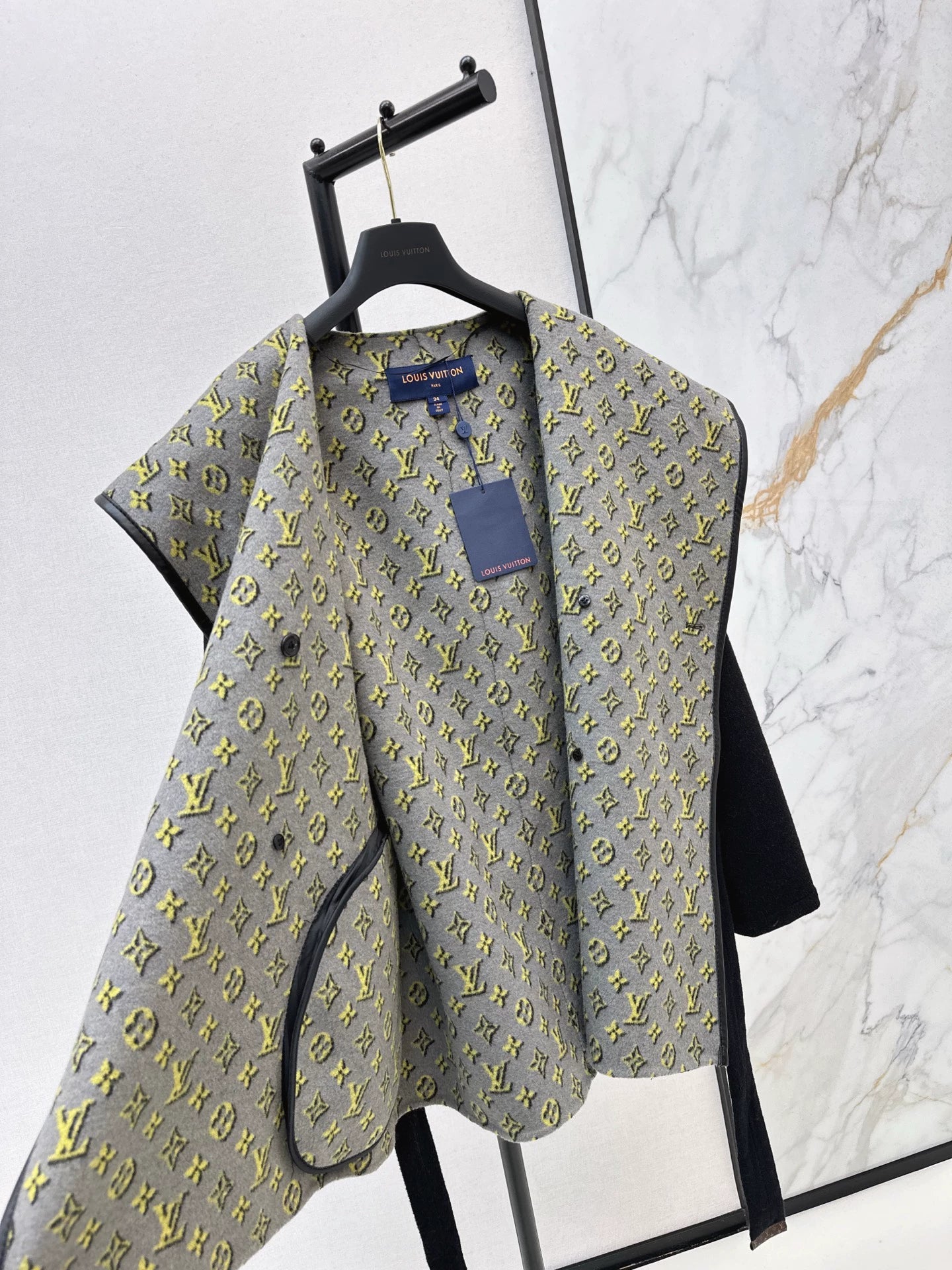 Double sided wearable classic short hooded coat