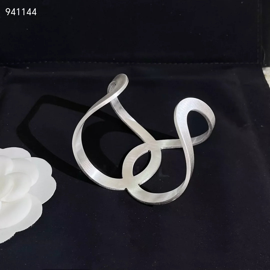 Silver three-dimensional wide bracelet