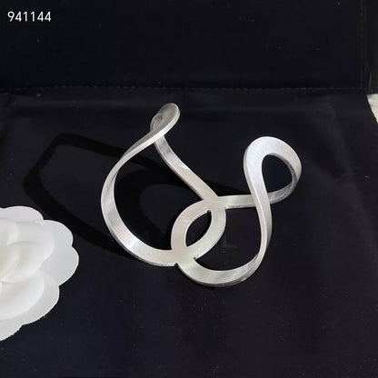 Silver three-dimensional wide bracelet