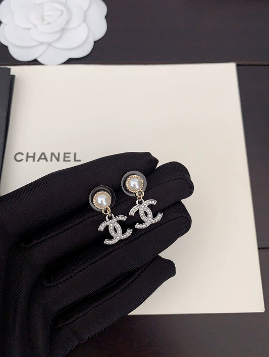 Double C pearl earrings