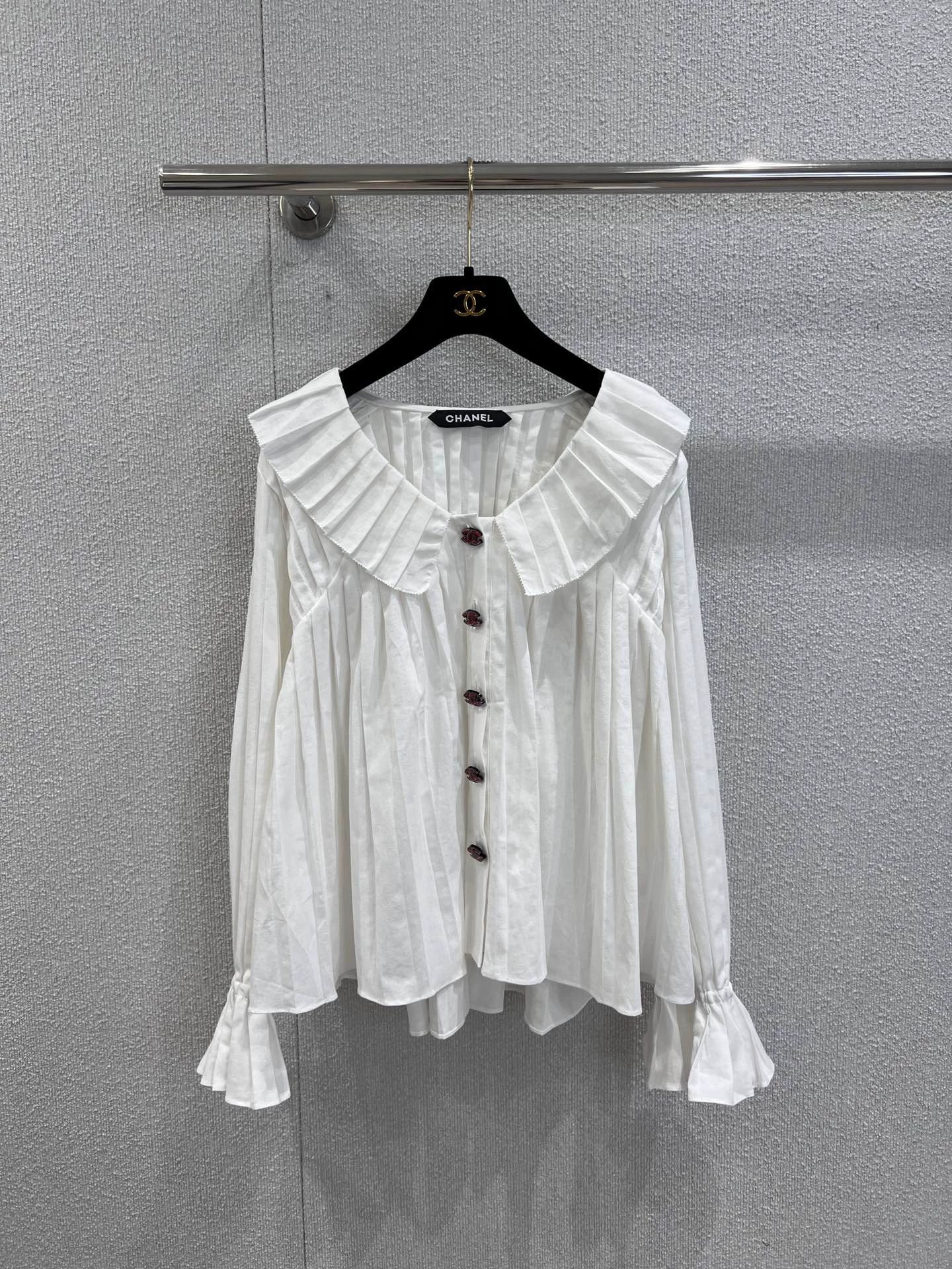 Single breasted pleated doll collar long sleeved shirt