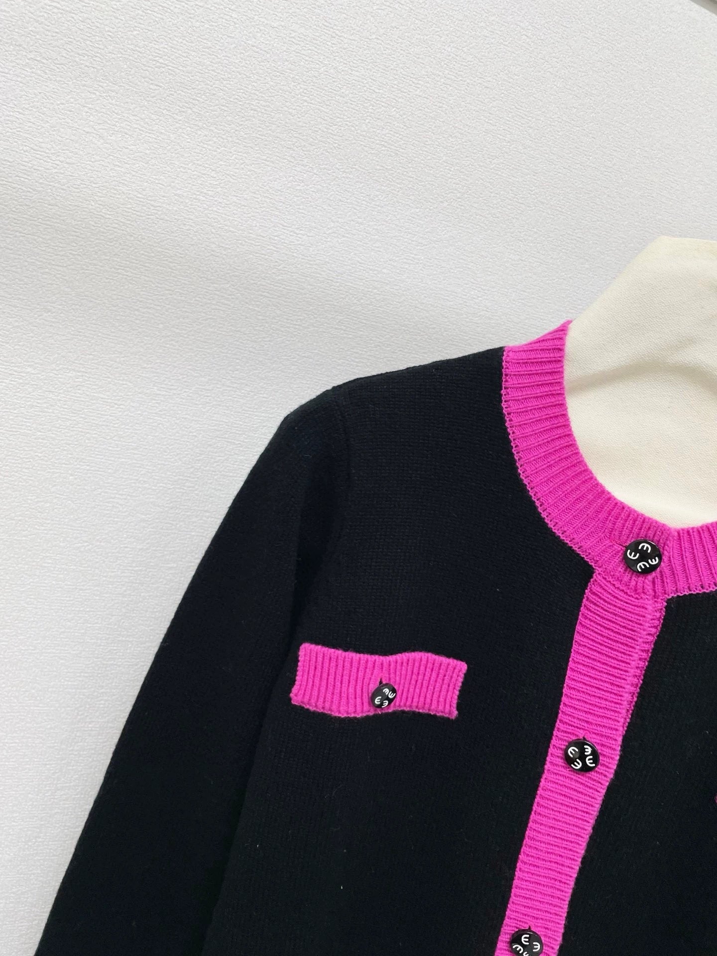 25fw Pocket round neck cardigan