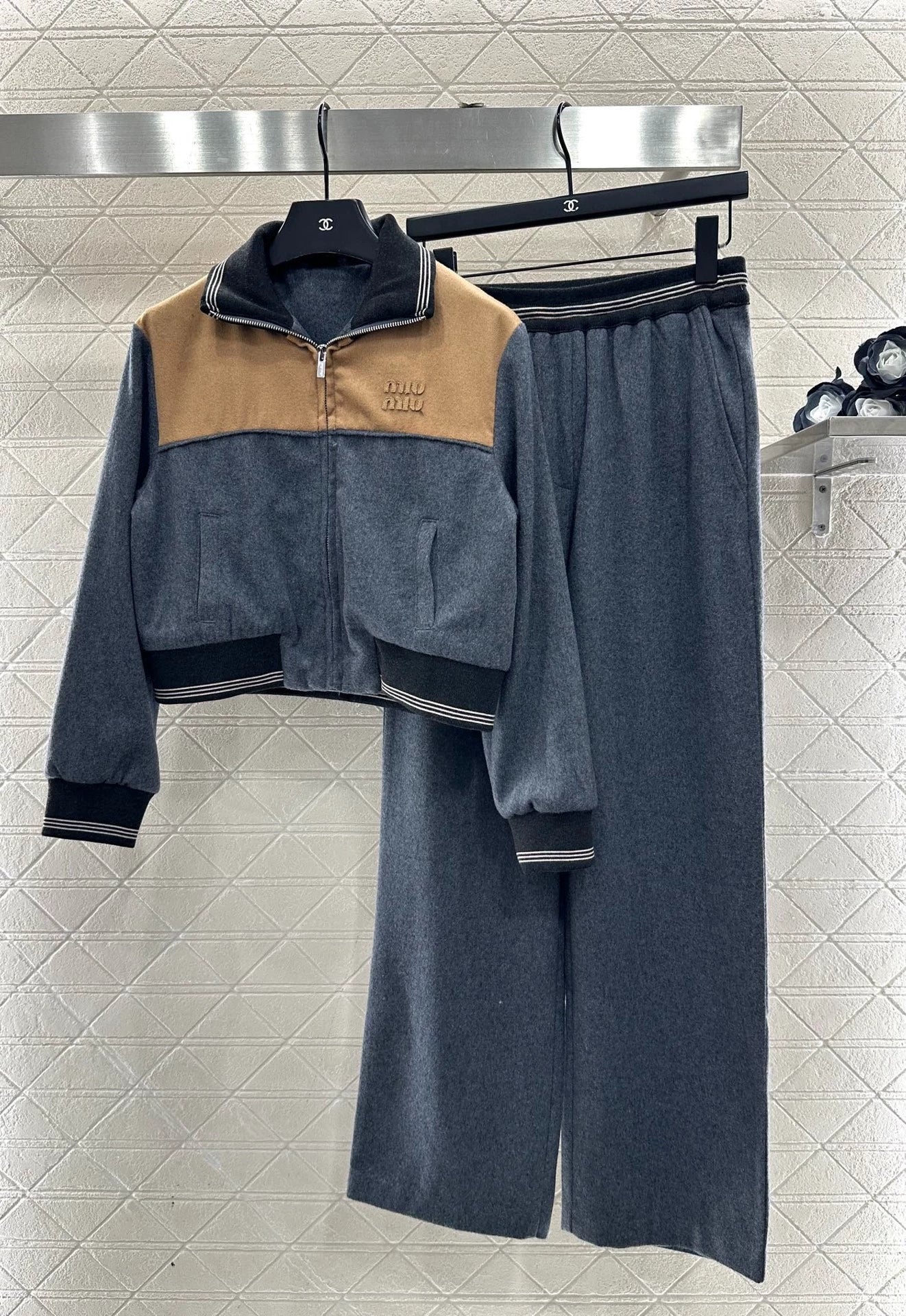 Wool color blocked letter set