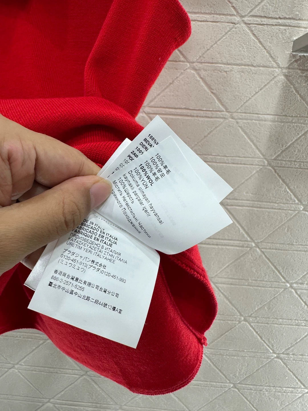 Small stand collar knitted vest