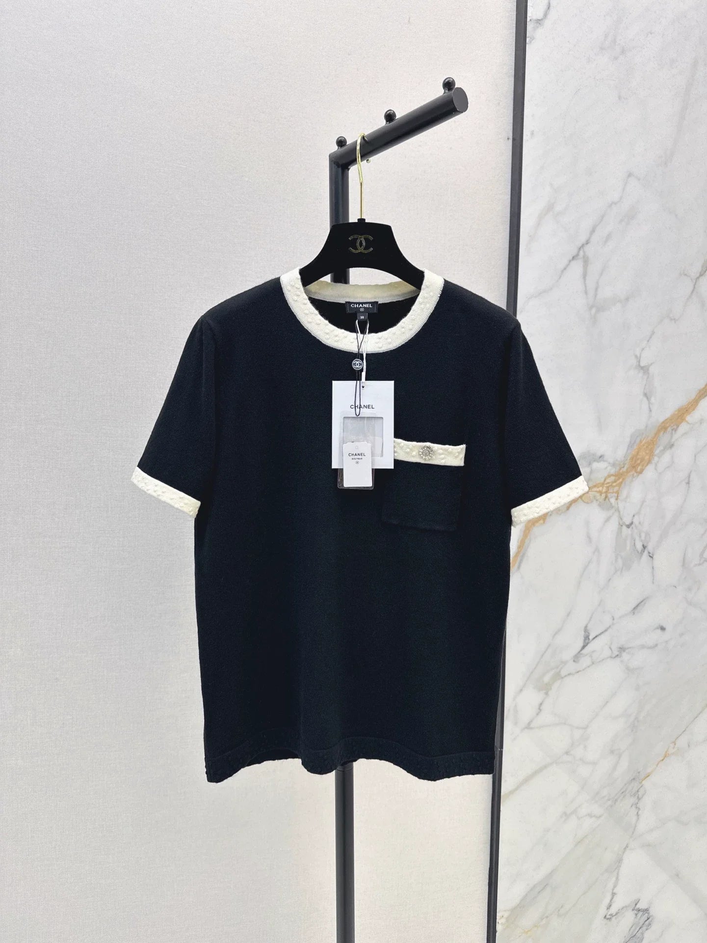 25 knitted short-sleeved top