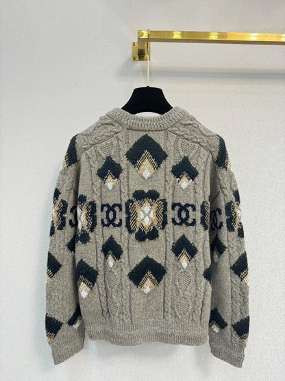 Four leaf clover knitted sweater