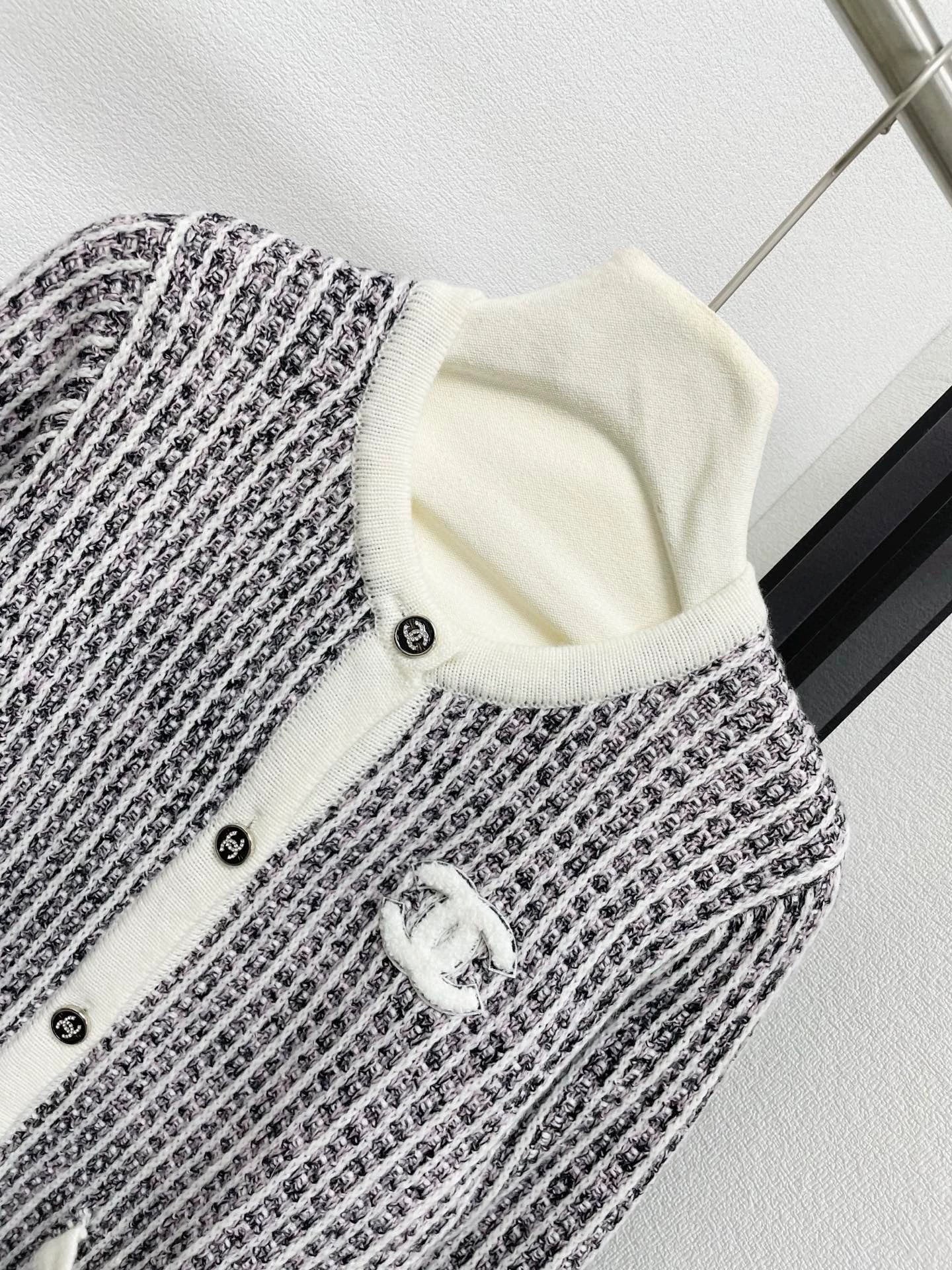 Towel embroidered logo round neck cardigan