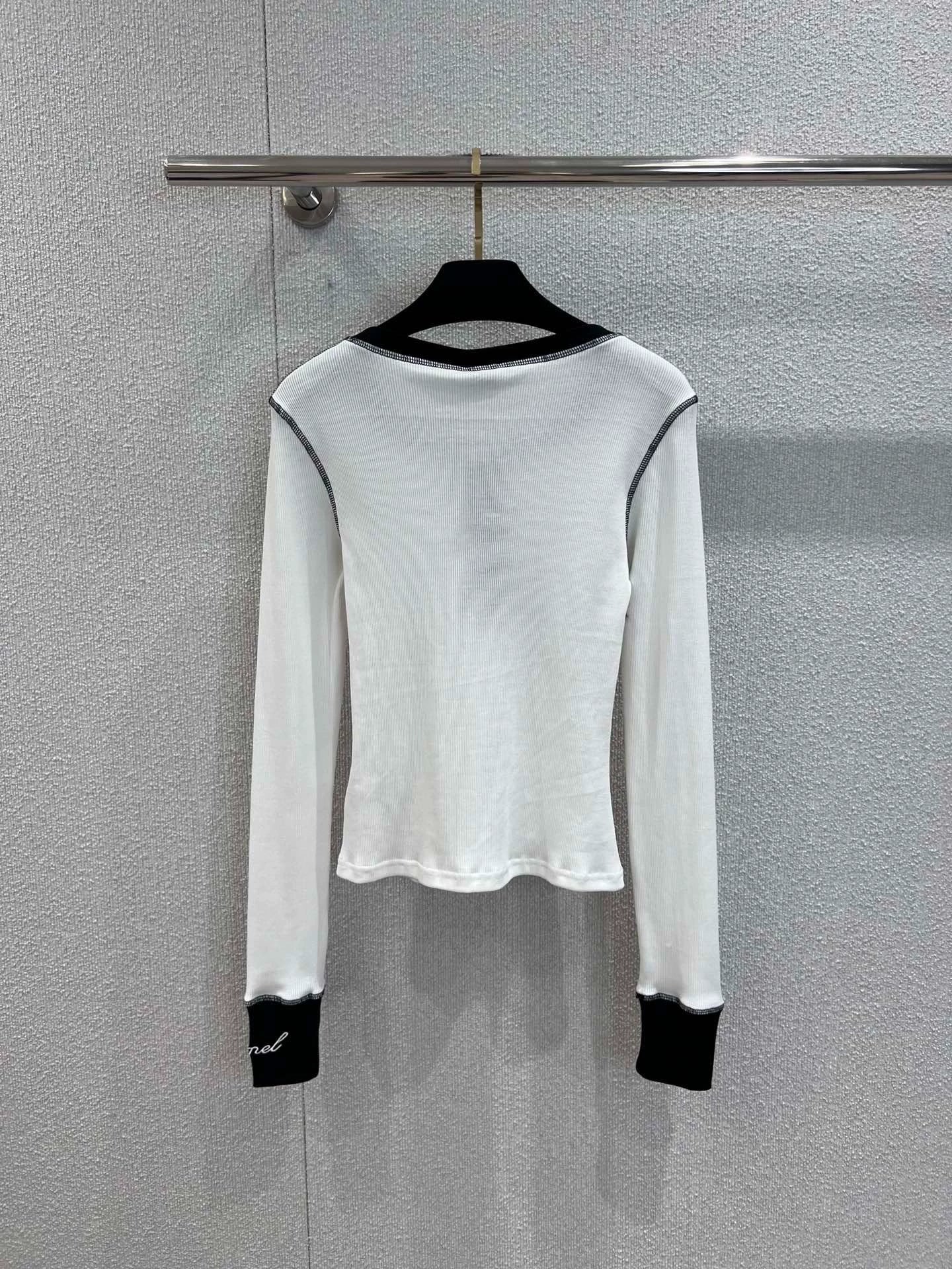Color-blocked long-sleeved base layer top