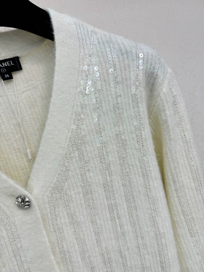 White knitted cardigan