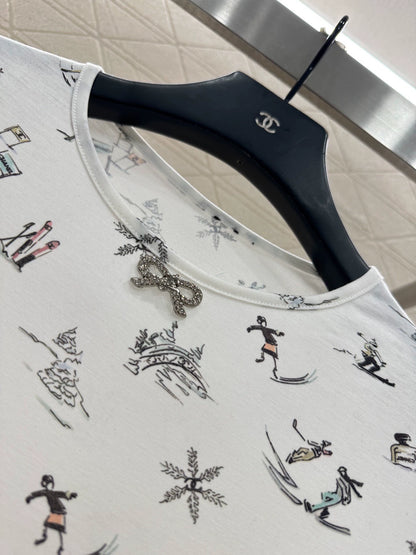 Round neck design ski print top