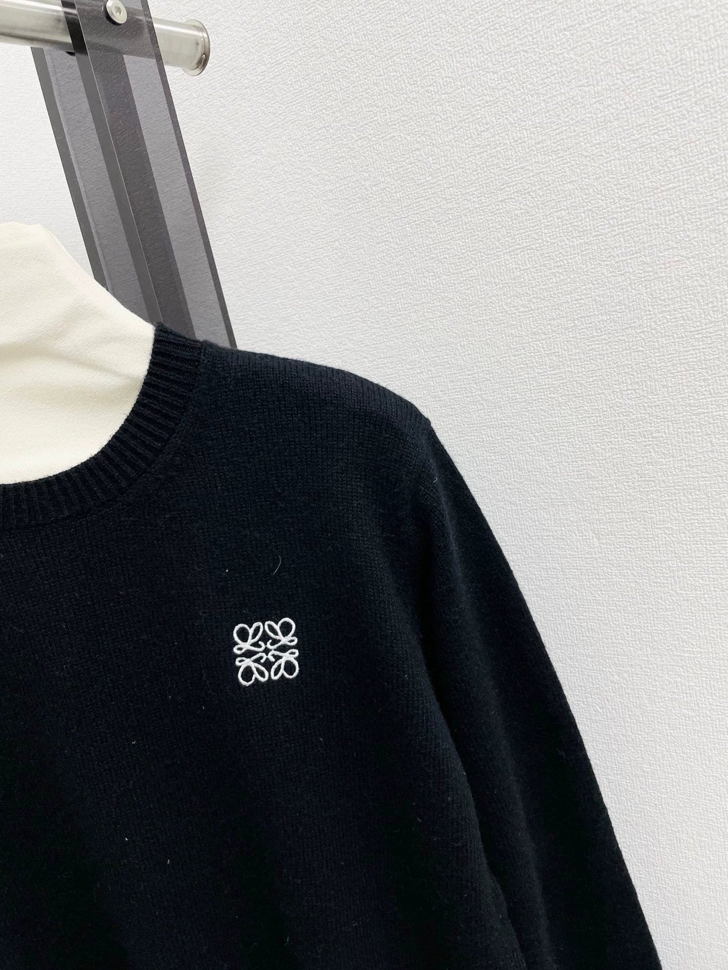 25fw Embroidered round neck sweater