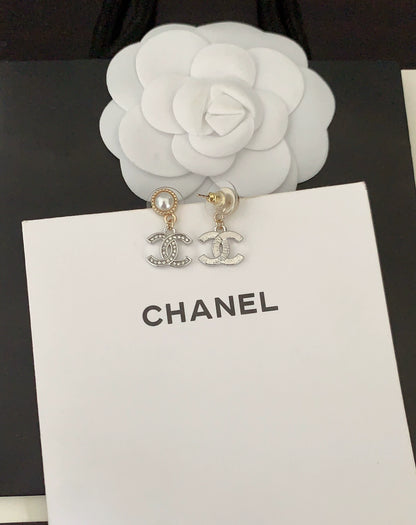 Double C pearl earrings