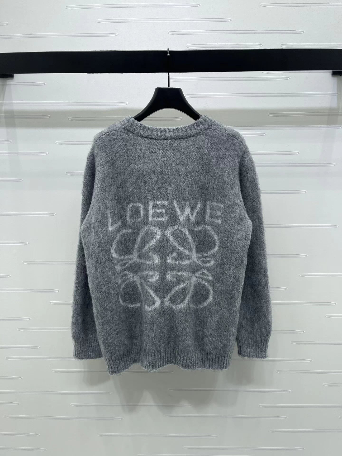 V-neck long sleeved cardigan