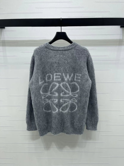 V-neck long sleeved cardigan