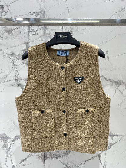 25fw Triangle logo knitted sleeveless vest