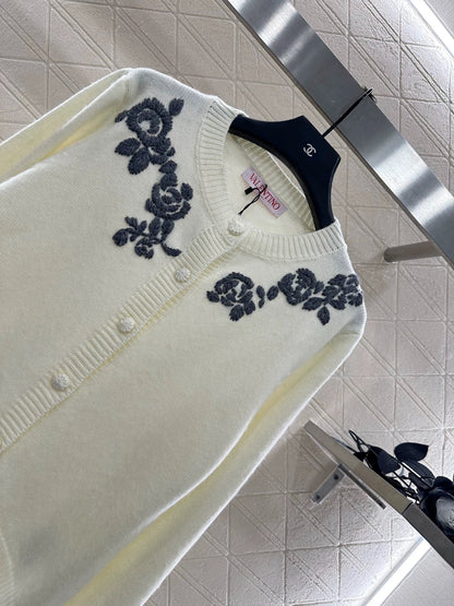 25fw Round neck embroidered cardigan