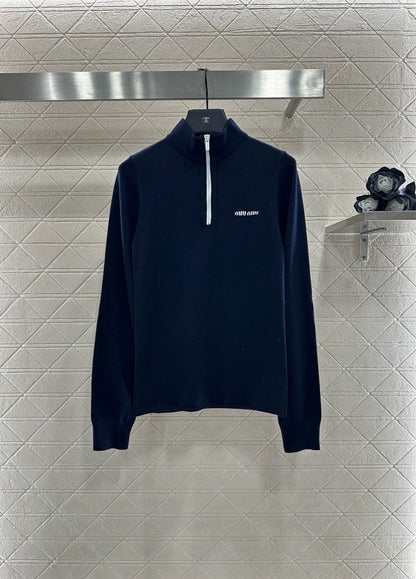 Small high neck knitted top