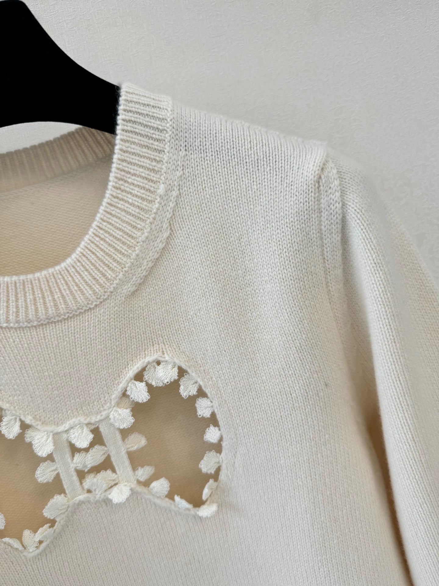 Bow hollow knitted sweater