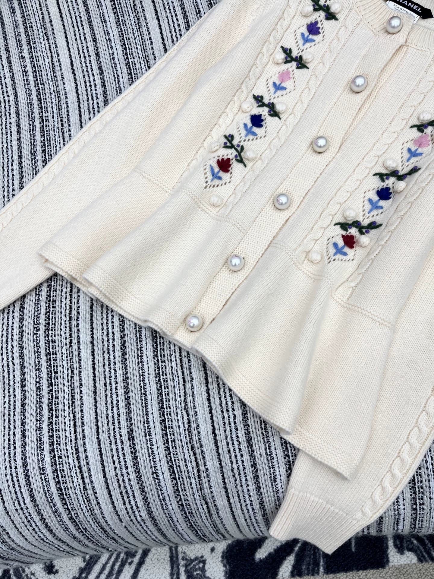 25fw Hook flower lotus leaf cardigan