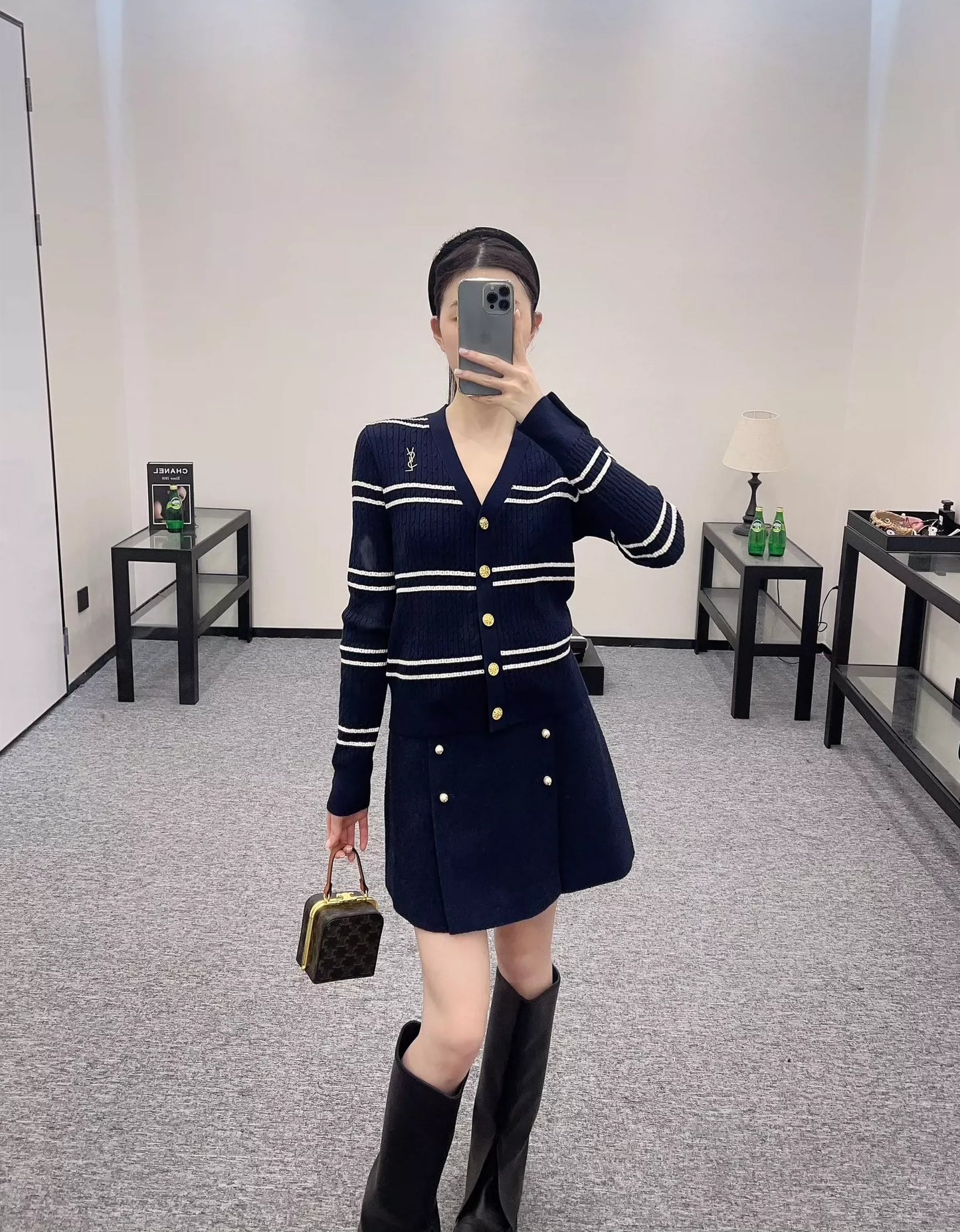 25fw Big V-stripe knitted cardigan