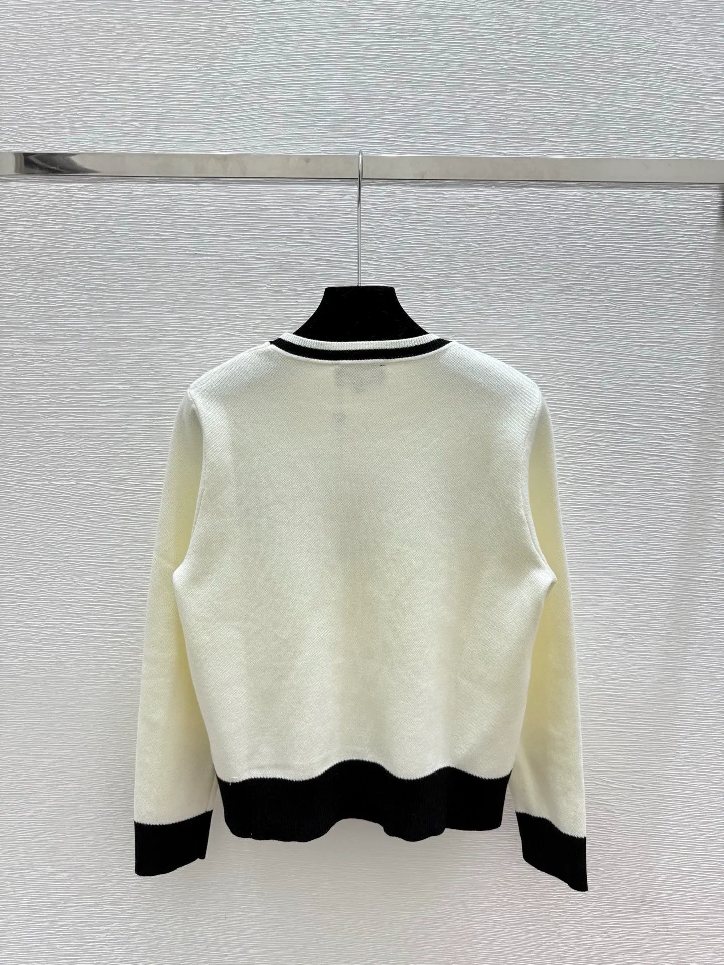 25fw Black and white color blocked knitted sweater