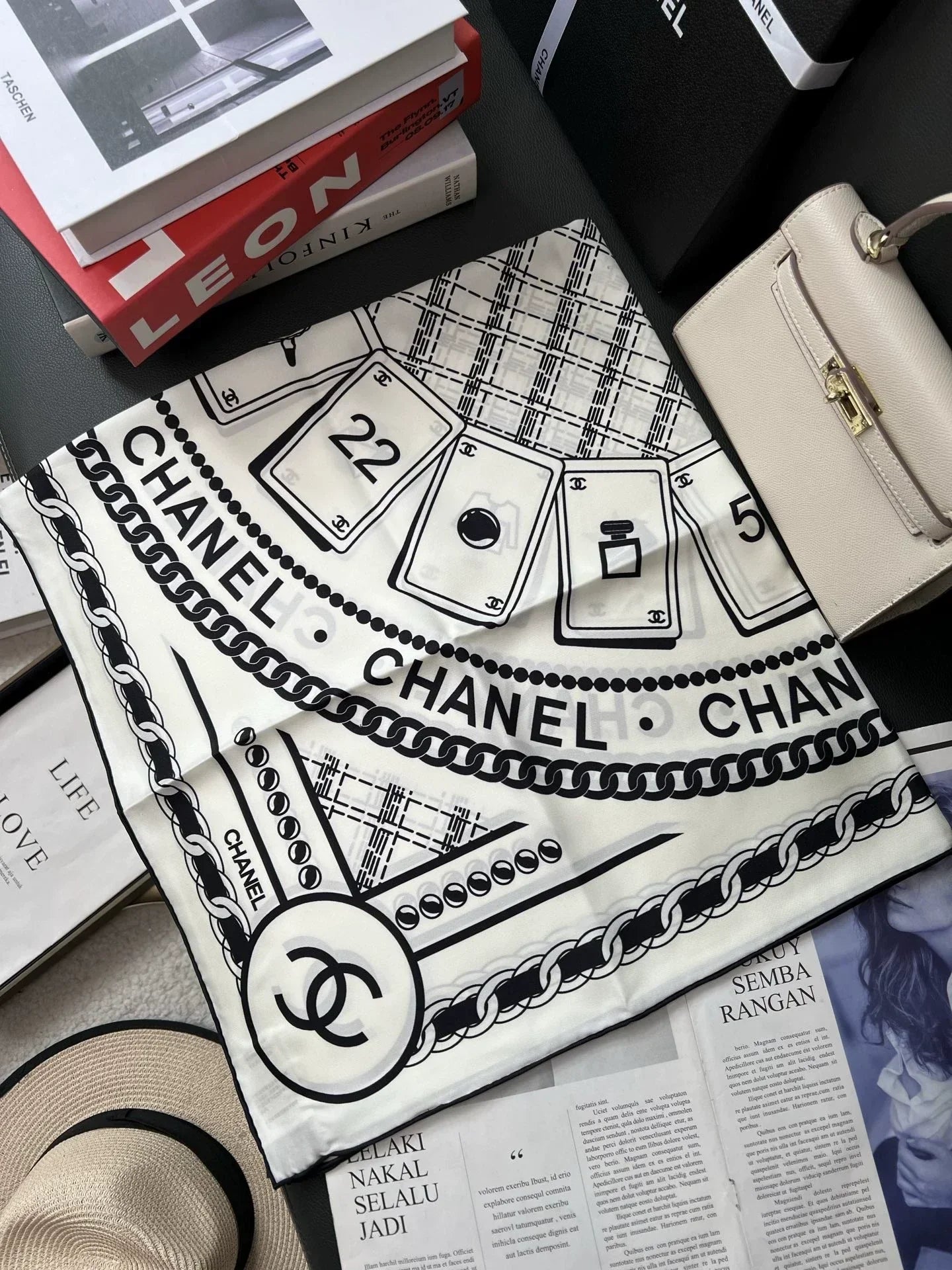 C 25 Black and White Cards Tessellations Scarves