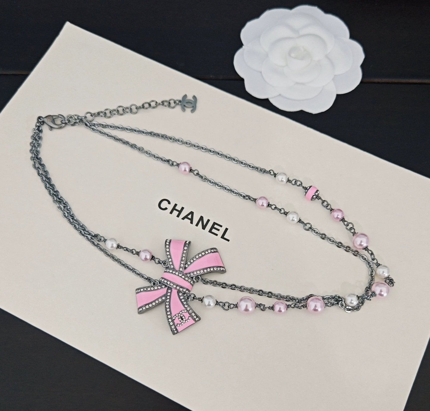 Double layered bow necklace