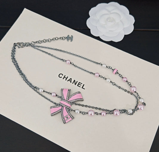 Double layered bow necklace