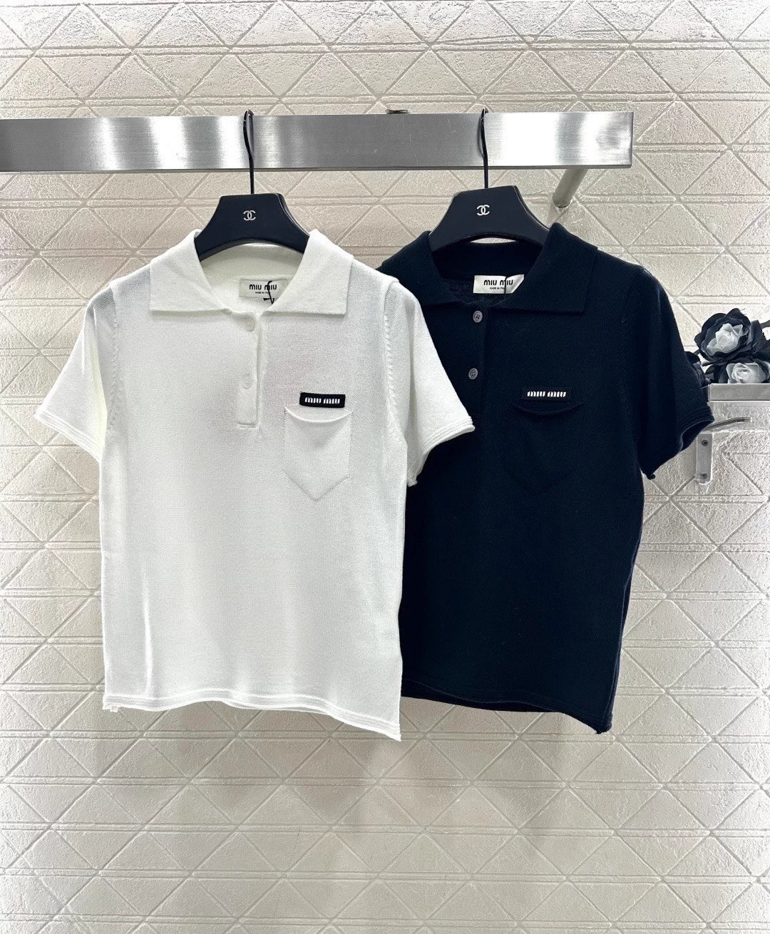 Half-open collar short-sleeved top