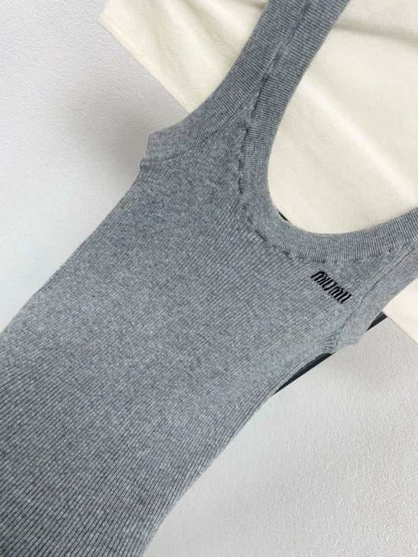 25fw U-shaped knitted vest