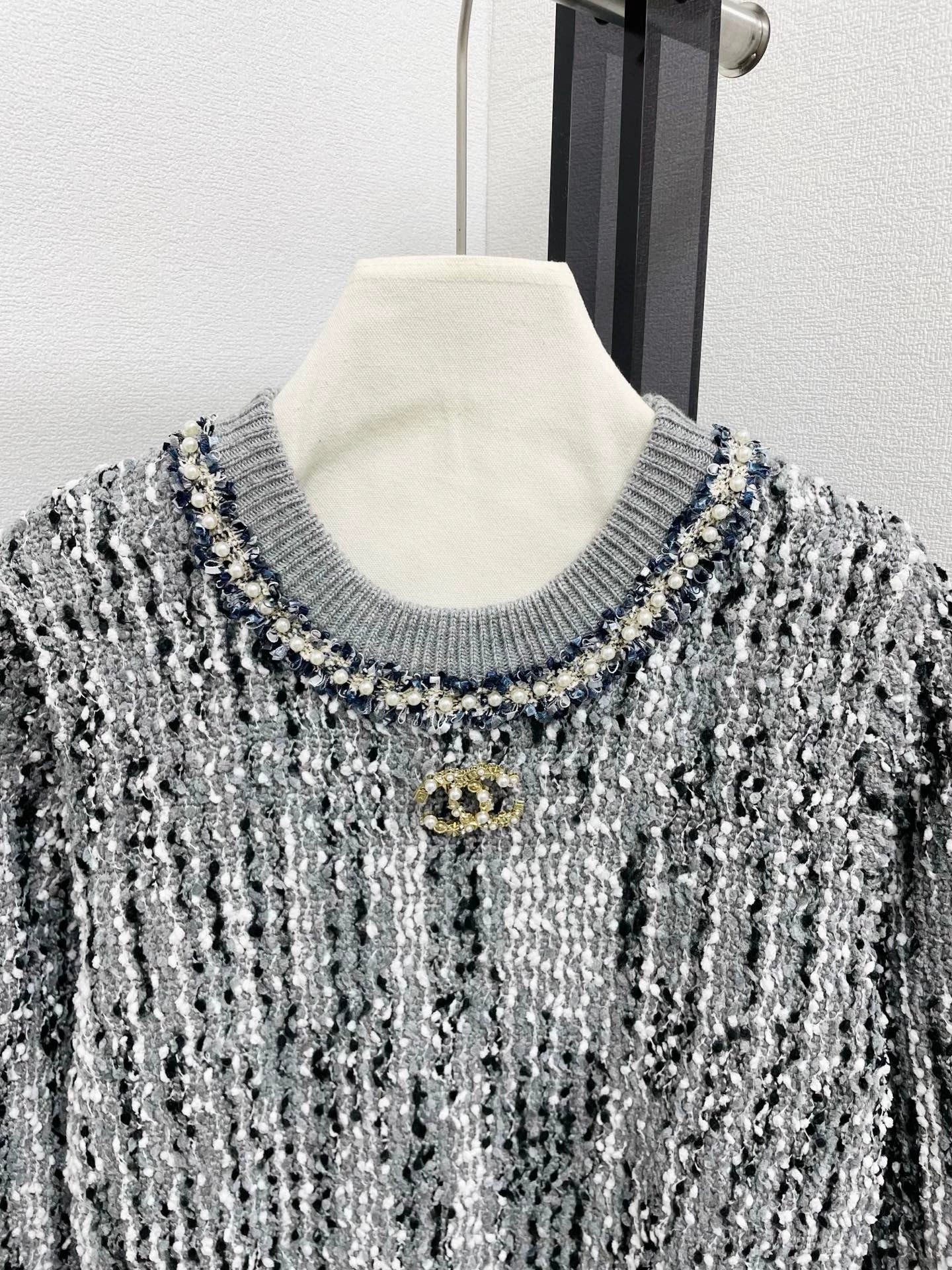 25fw Sequined knitted sweater