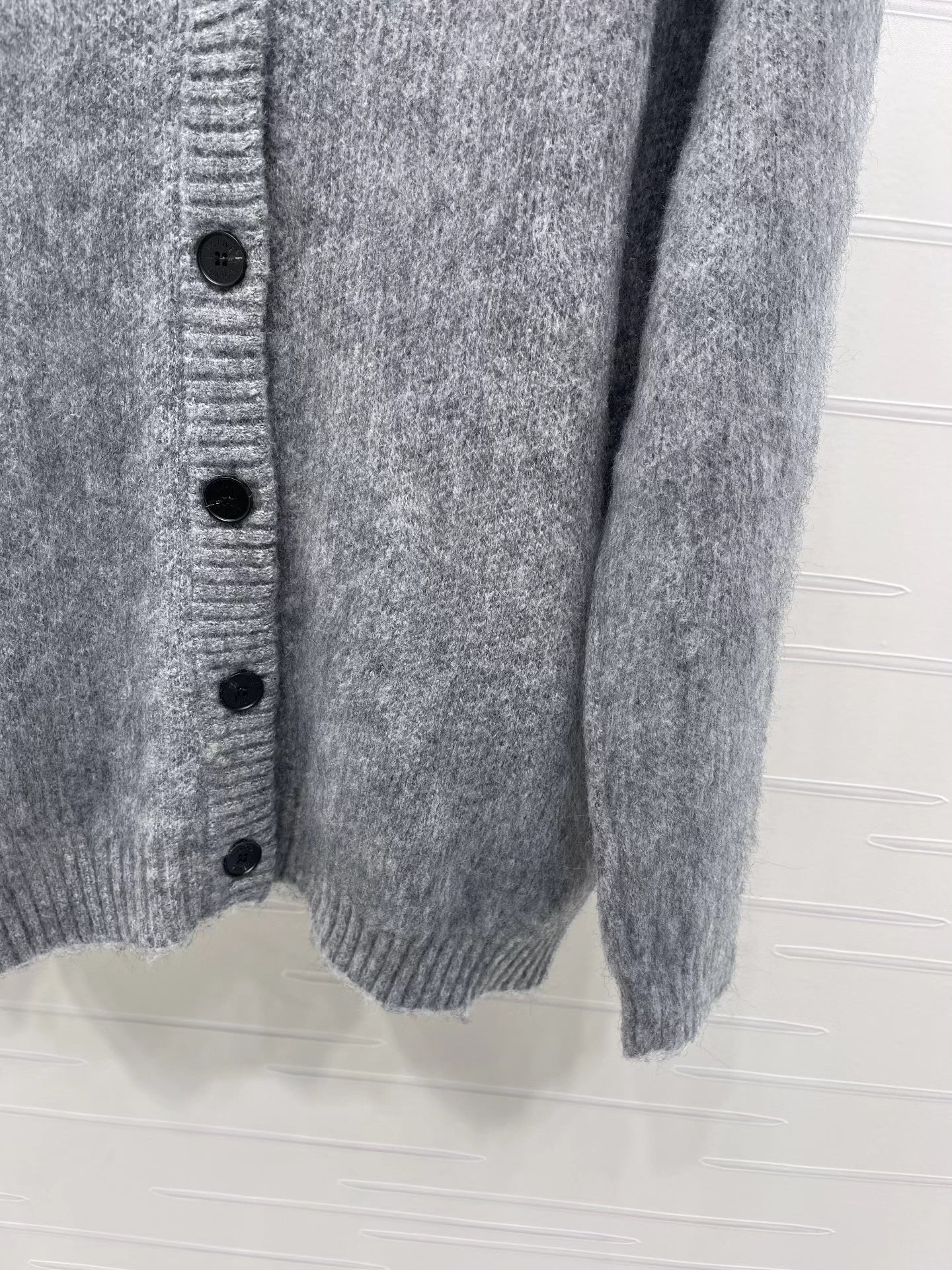 V-neck long sleeved cardigan