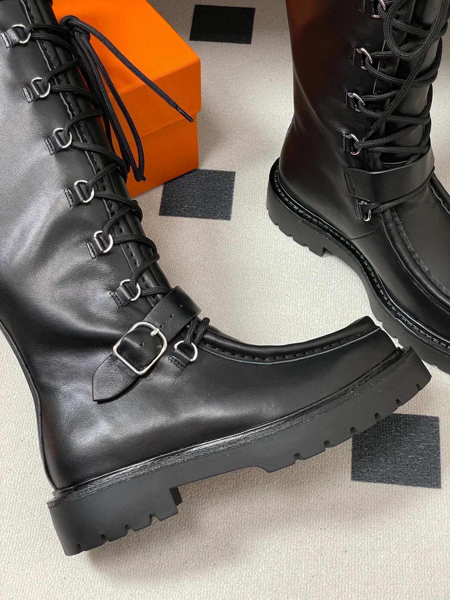 25Fw thick soled straight boots