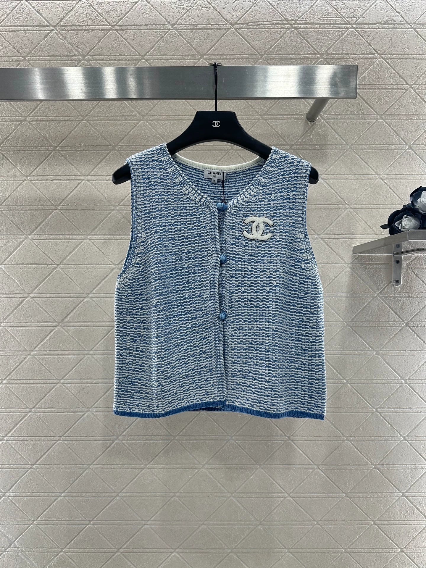 25fw Knitted vest with buckle