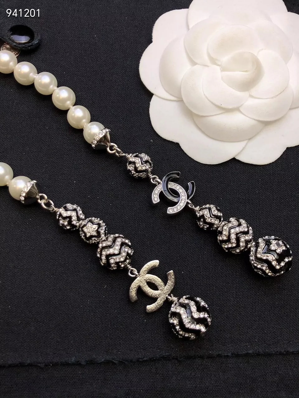 Black and white rhinestone double C pearl sweater chain
