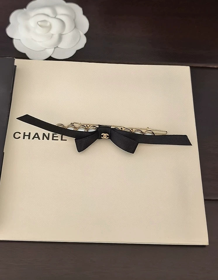 Bow tie CC hair clip