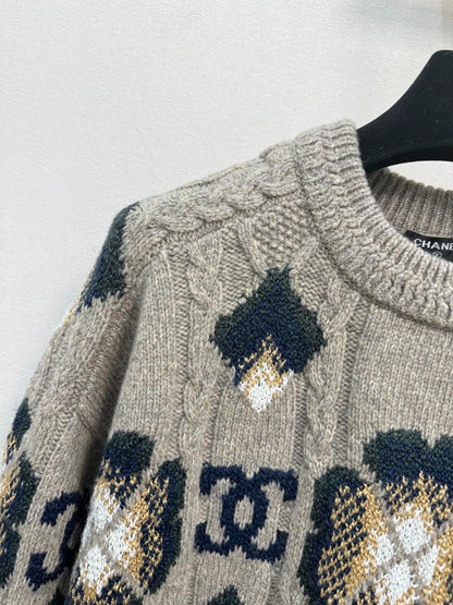 Four leaf clover knitted sweater