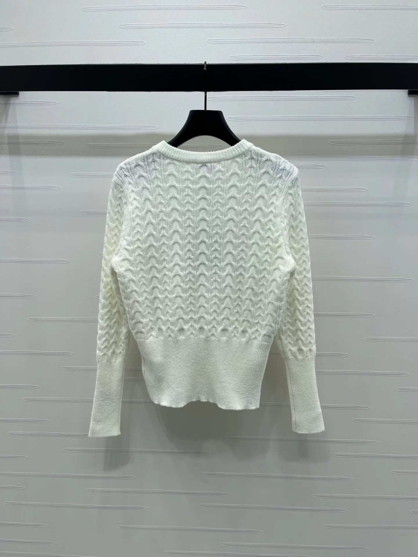 Round neck pullover long sleeved sweater