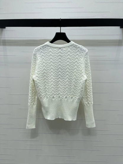 Round neck pullover long sleeved sweater