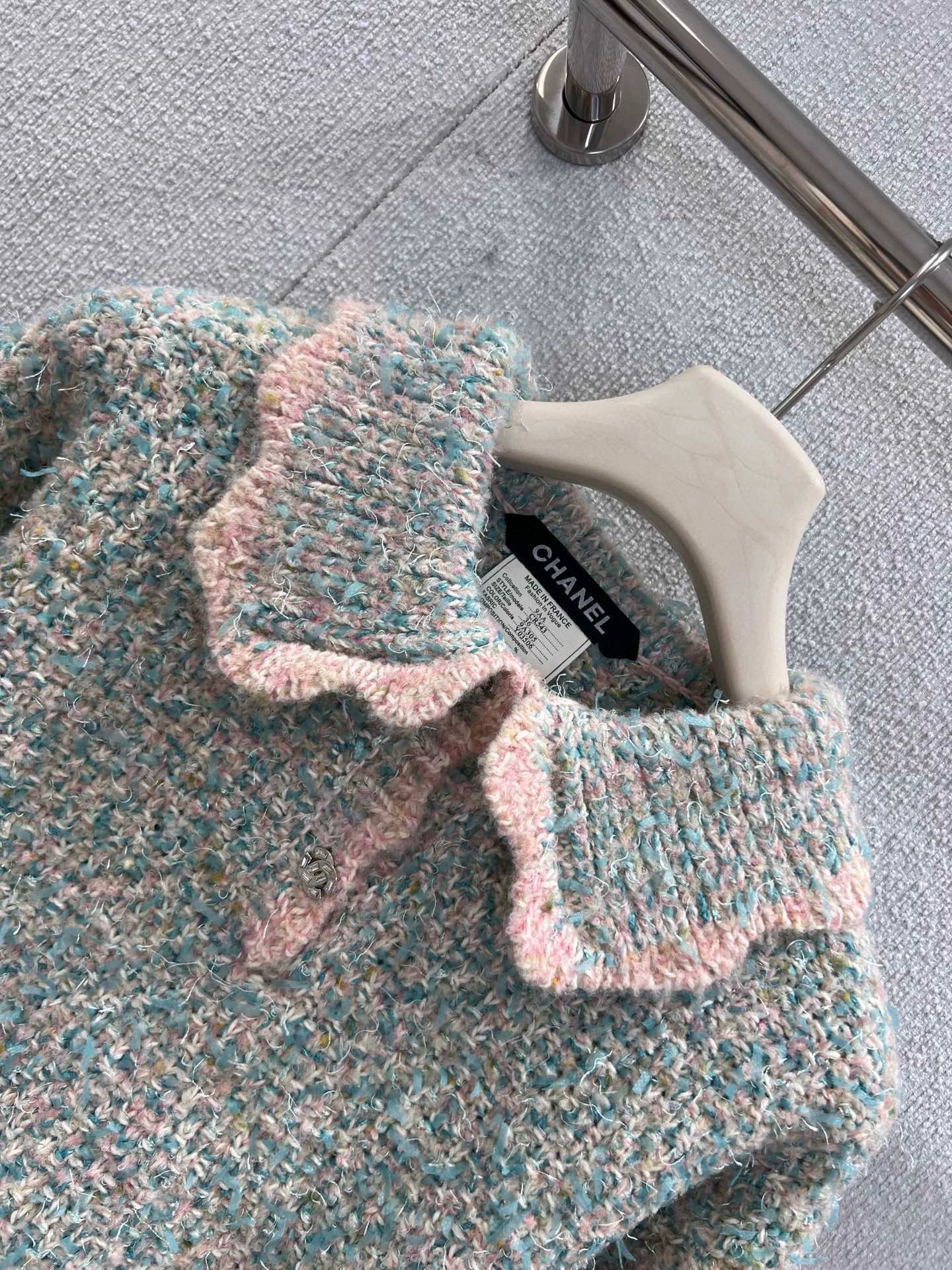 Diamond button doll collar knitted sweater