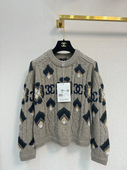 Four leaf clover knitted sweater