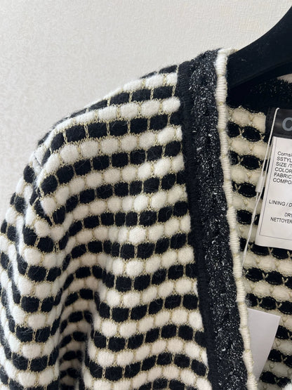 25fw Striped V-neck knitted long sleeved cardigan