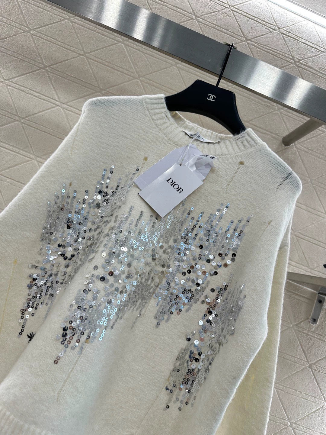 25fw Broken hole sequin round neck sweater