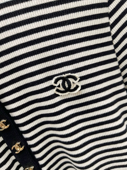 25fw Contrast striped long sleeved knitted sweater (vintage series)