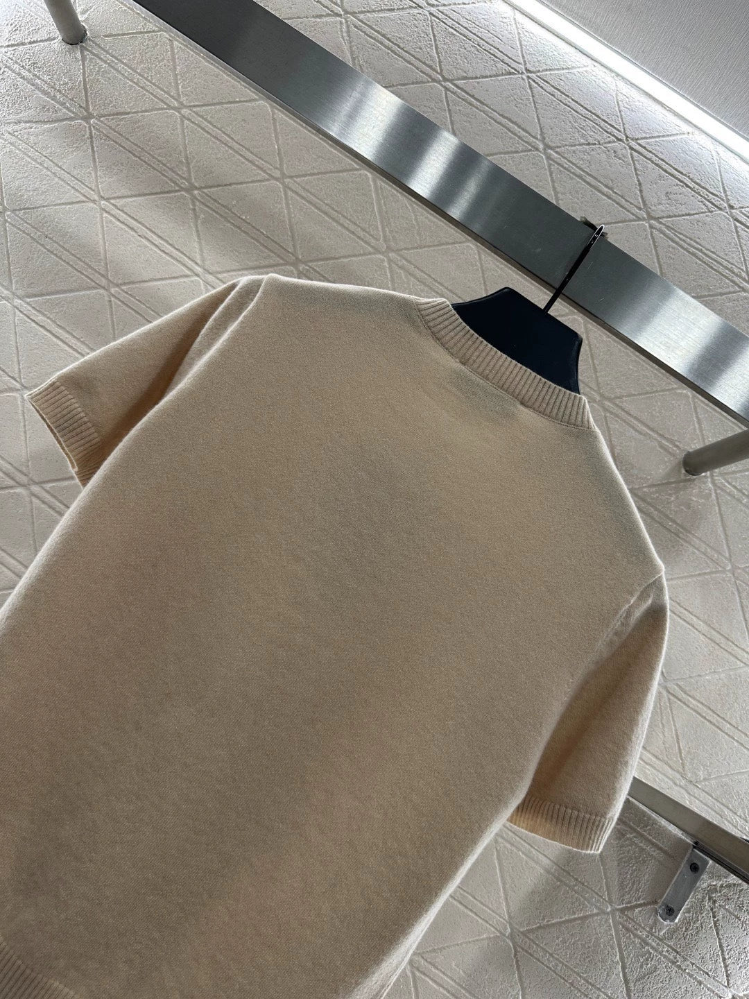 Button half open knit short sleeved shirt