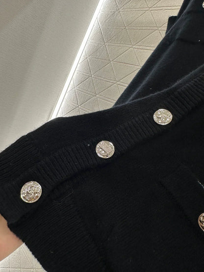 C 25 Multi-button knitted cardigan