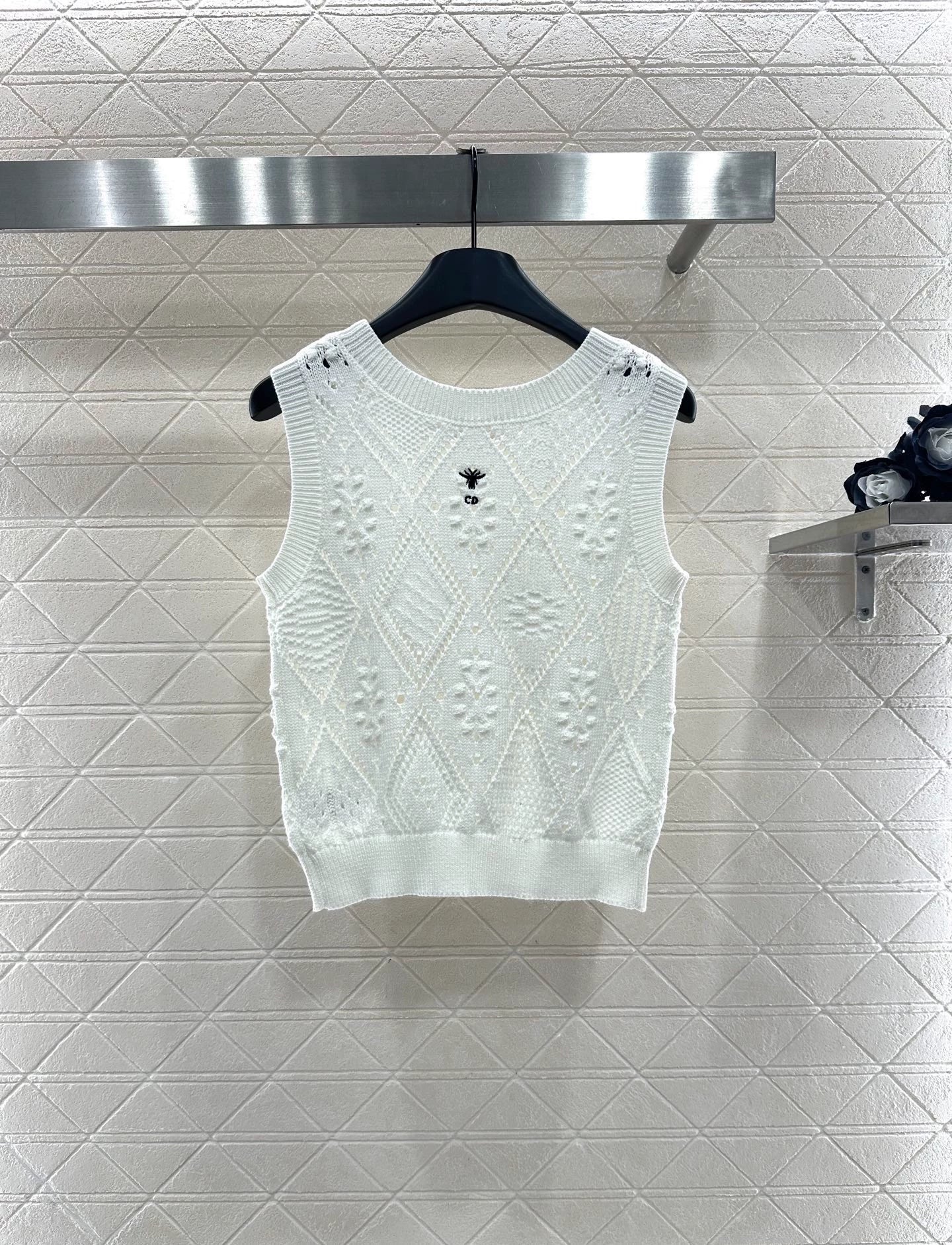 Hollow jacquard knitted vest