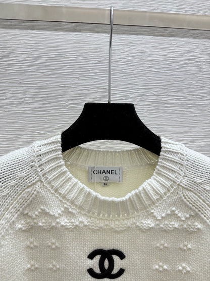 Jacquard round neck knitted long sleeved shirt