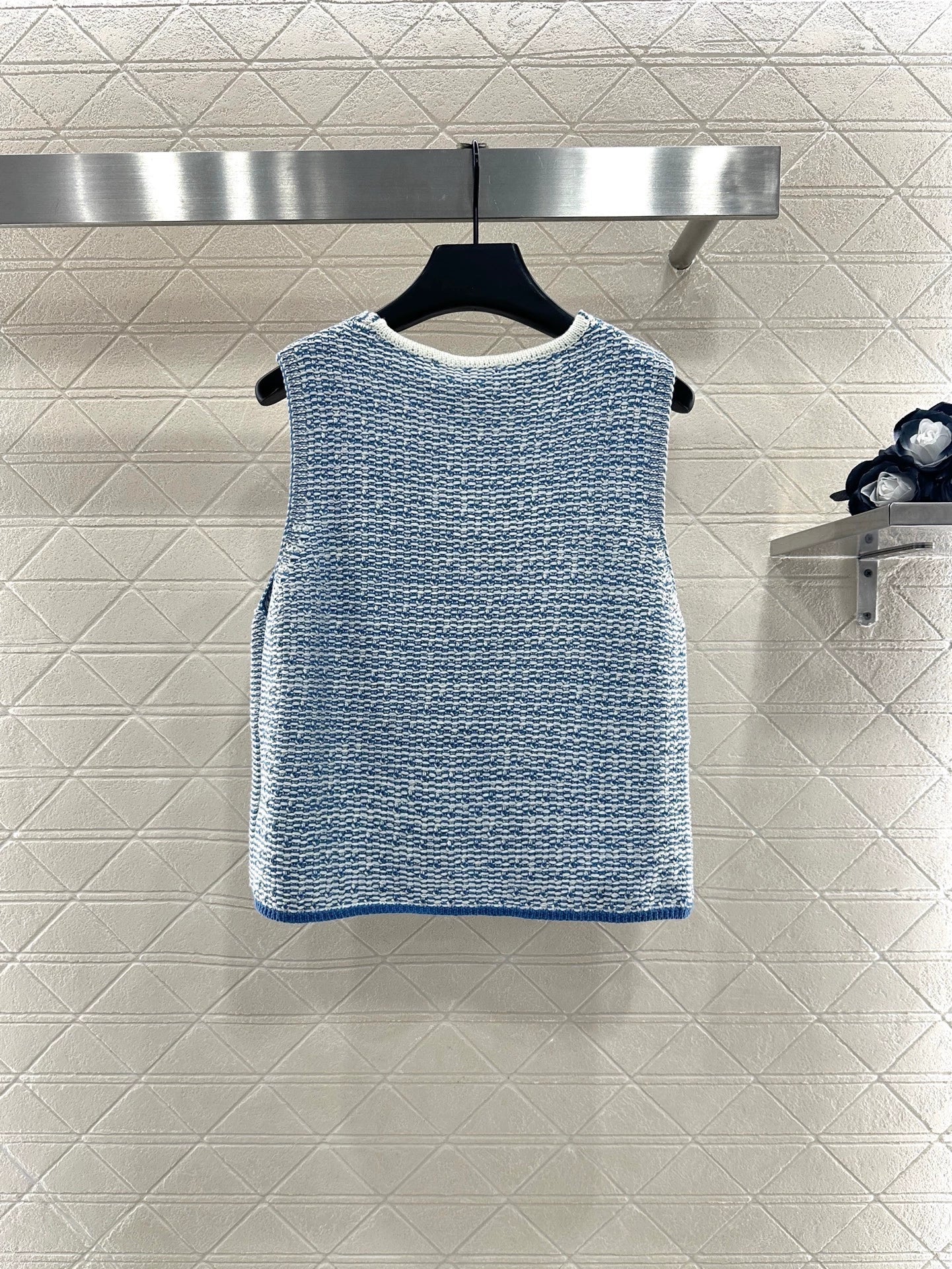 25fw Knitted vest with buckle